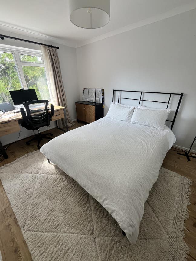 Double room in Reigate RH2 0 Main Photo