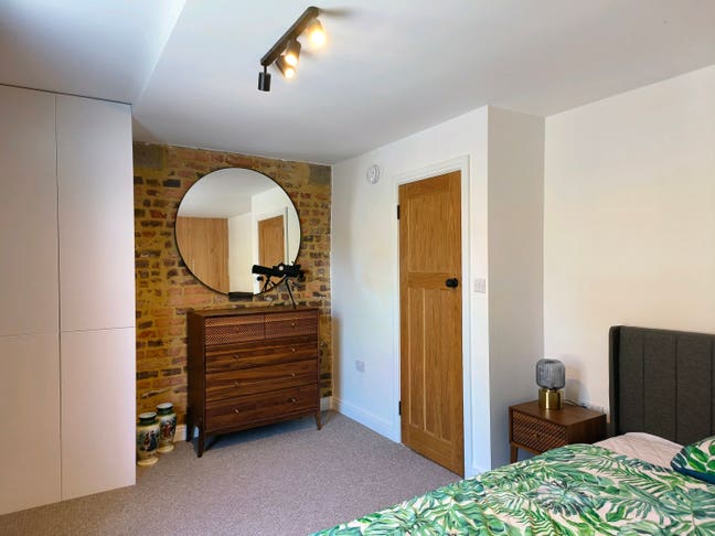5 min walk to Woolwich Elizabeth and Mainline and  Main Photo