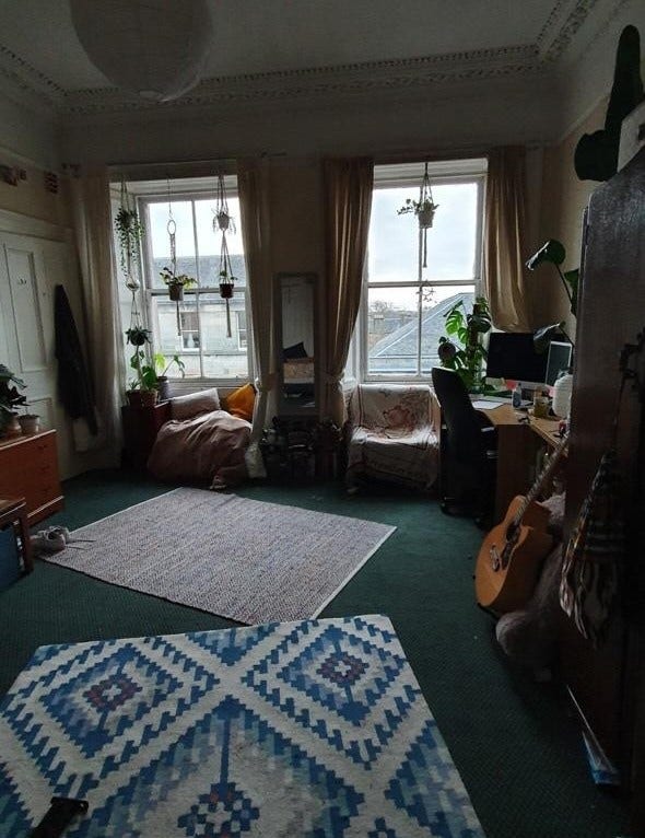 Very big room in friendly flat near the Meadows Main Photo