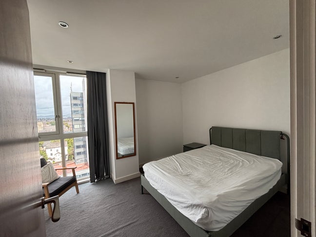 Double bedroom near city center with amzing views  Main Photo