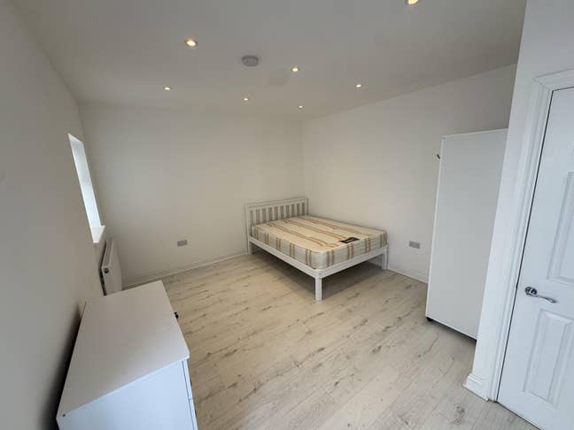 🔑🏠Modern Ensuite w/ Private Entrance🔑🏠 Main Photo