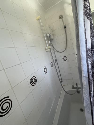 Flat in Excellent Condition Rare Opportunity Main Photo