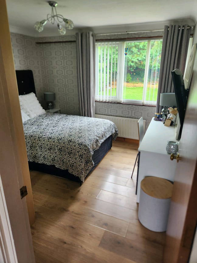 1 furnished bedroom  Main Photo