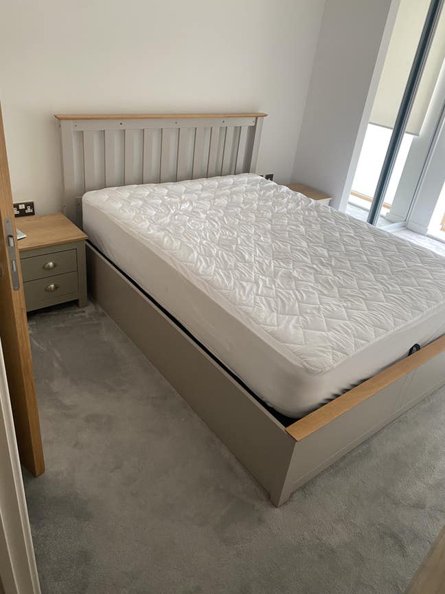 Large sized new built en-suite Main Photo