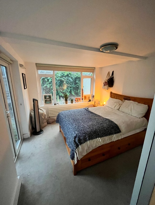 Bedroom available in 3-Bed Battersea flat share Main Photo