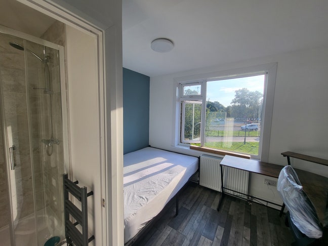 2-Lux Rooms Left,with Ensuites, Inroom Fridge, Gym Main Photo