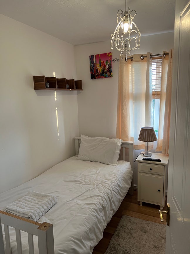 Room in beautiful 5 bed house  Main Photo