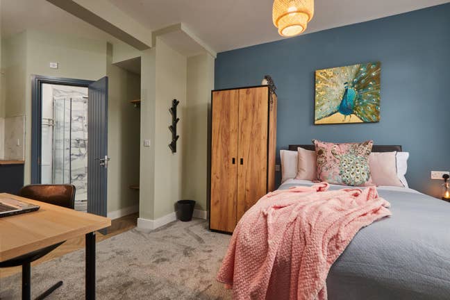 Brand new👌1 "FLAT". All en-suite. 1 w kitchenette Main Photo