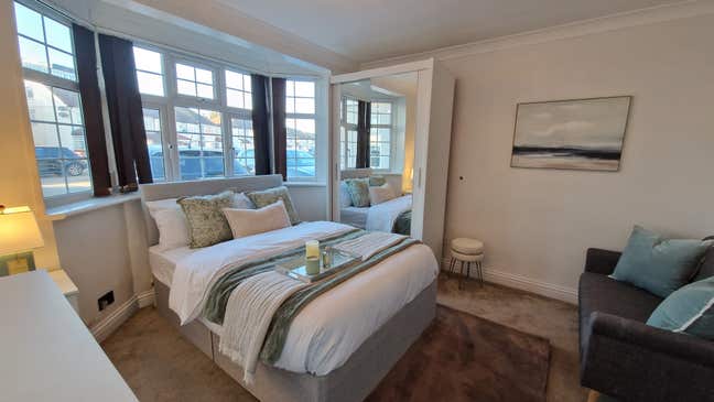 Beautifully decorated double room! Ref: 44MW Main Photo
