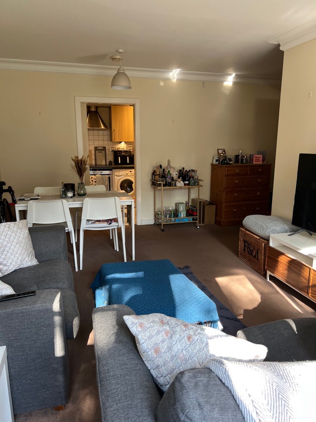 Spacious double room and own bathroom Main Photo