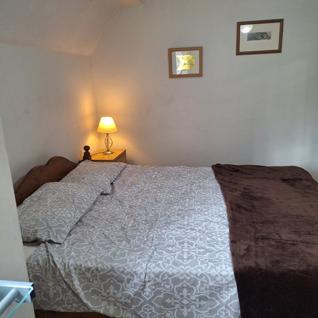 Large comfortable double room in shared house Main Photo