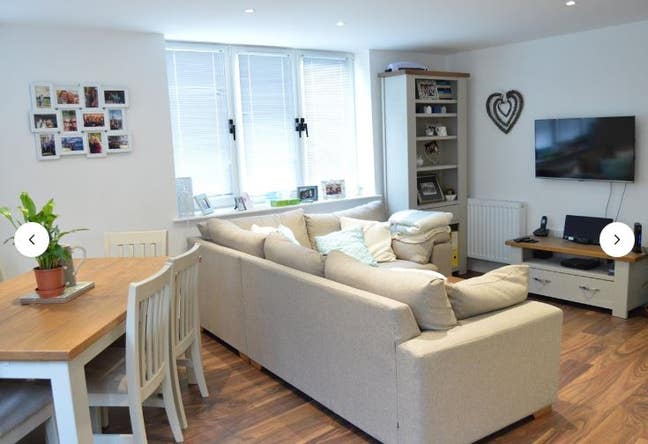 2 bed flat, 3 mins walk to town centre Main Photo