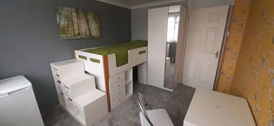 Spacious & Sunny Double Room  Main Photo