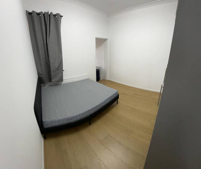 Double room attached with box room in shared house Main Photo