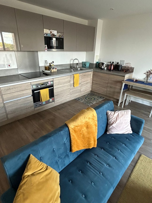 Modern 2-bedroom flat in East London Main Photo