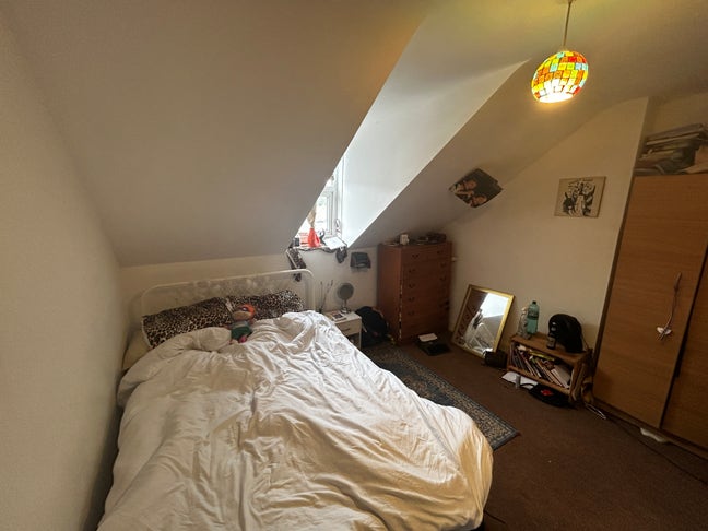 Room going in 3 bed flat Main Photo