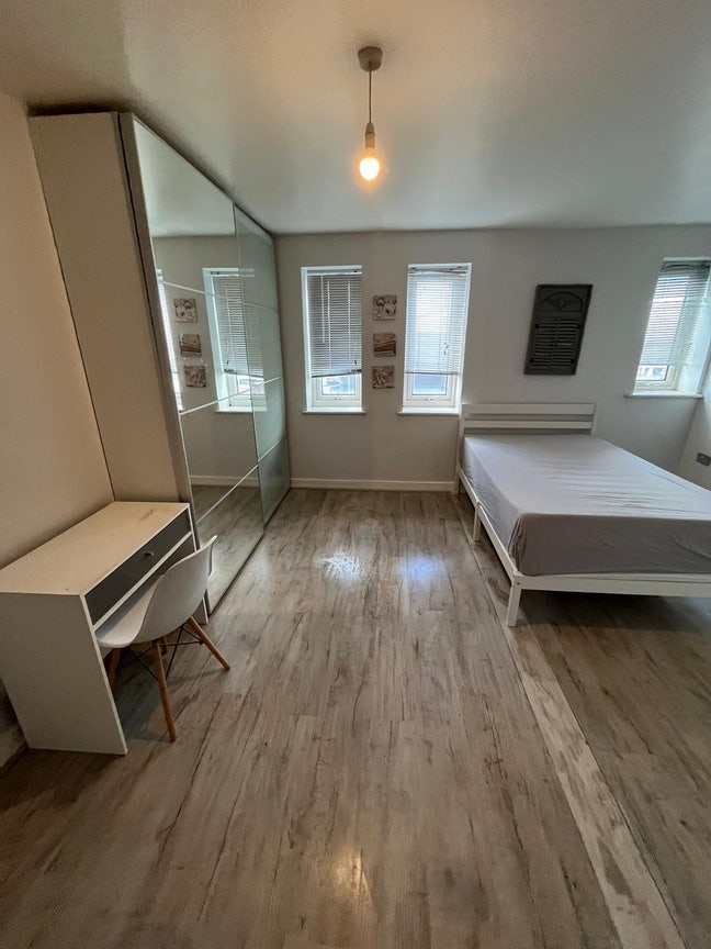 Females preferred, en-suite room,free gym, Stratford ,  Main Photo