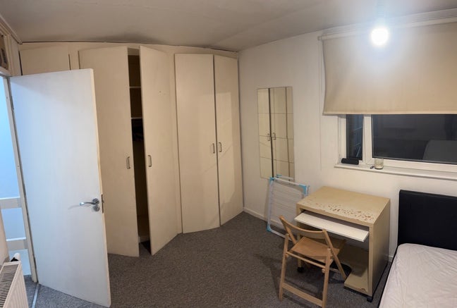 Double Bedroom in a QUIET area Main Photo