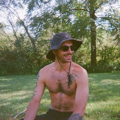 Professional Male seeks a single or double room Main Photo