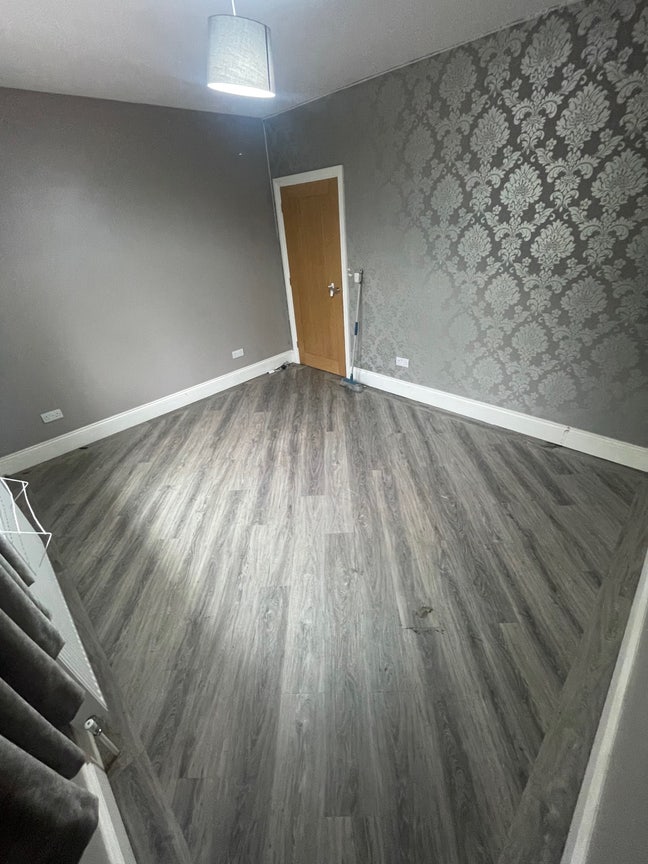 Room available for renting Main Photo
