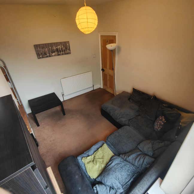 Spacious room near Cardiff City Center Main Photo