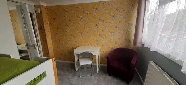 Spacious & Sunny Double Room for female lodger Main Photo