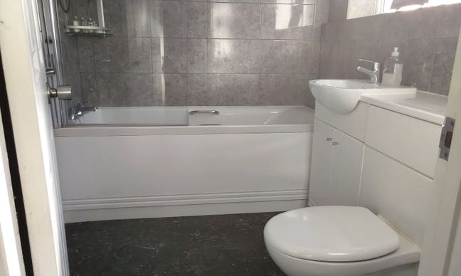 Modern Furnished double room with private Restroom Main Photo