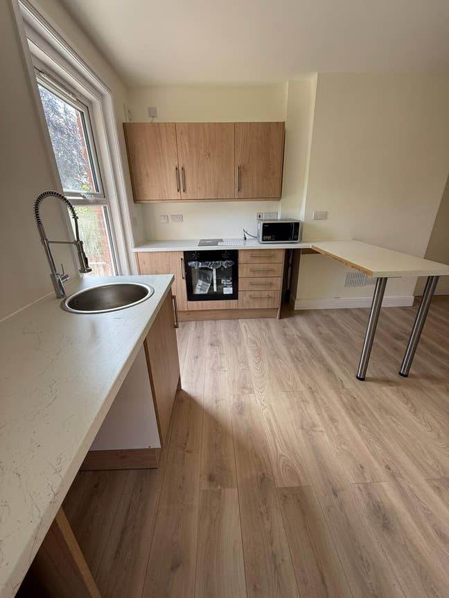 2 Bed Flat - Parking, Garden, Pet-Friendly Main Photo