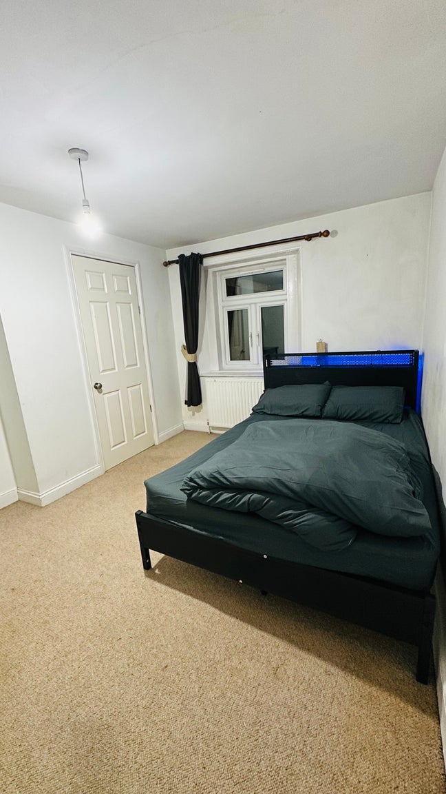 Double room available on Victoria Road Old Town Main Photo