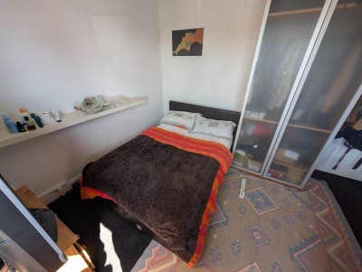 Room for rent in light airy flat in Speedwell. Main Photo