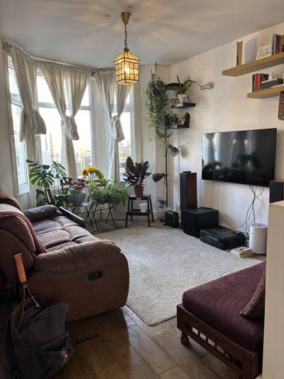 Top-Floor Double Bedroom & Private Bathroom   Main Photo