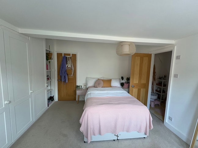 Lovely Sunny Big Room En Suite  Main Photo