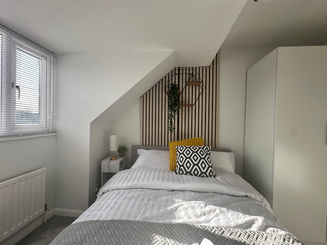 🌹Bright and modern double Room in girl flatshare Main Photo