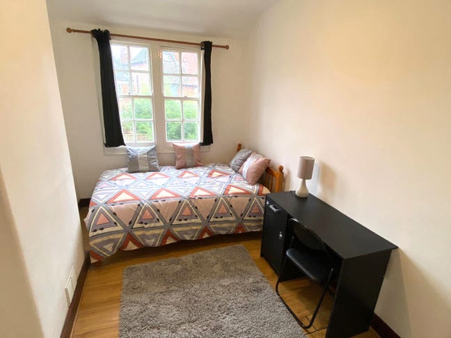 W3: Room Available -All Bills Inc.- Private Garden Main Photo