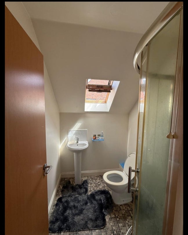 Bright Double Room Ensuite – Available Immediately Main Photo