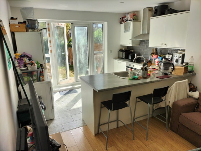 Double room great location, nice house, big garden Main Photo