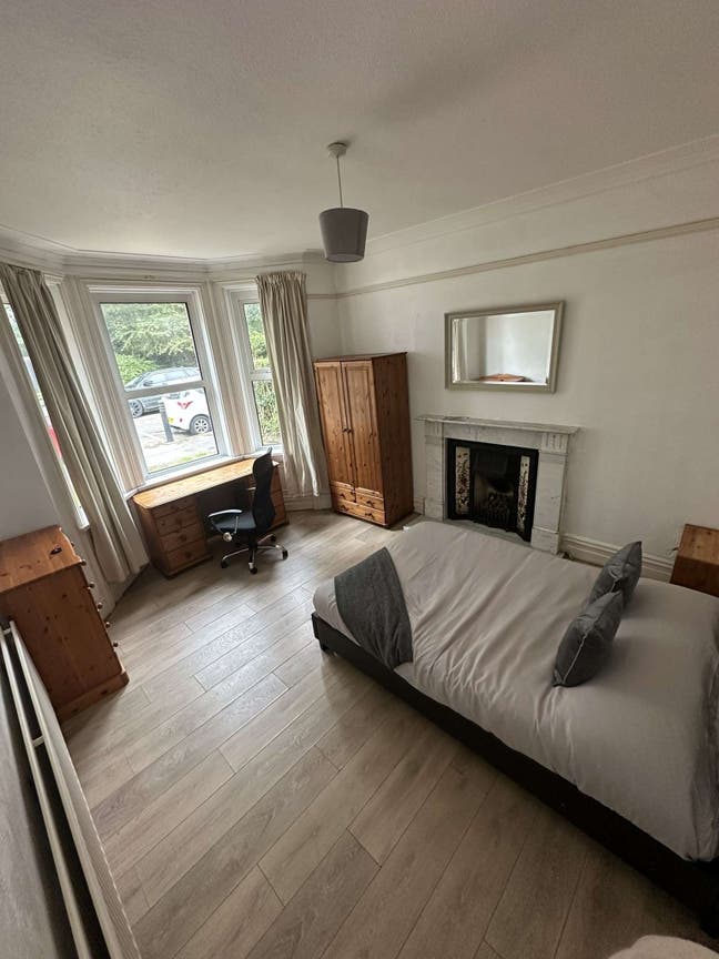 6 Luxury Rooms Available - No Deposit Main Photo
