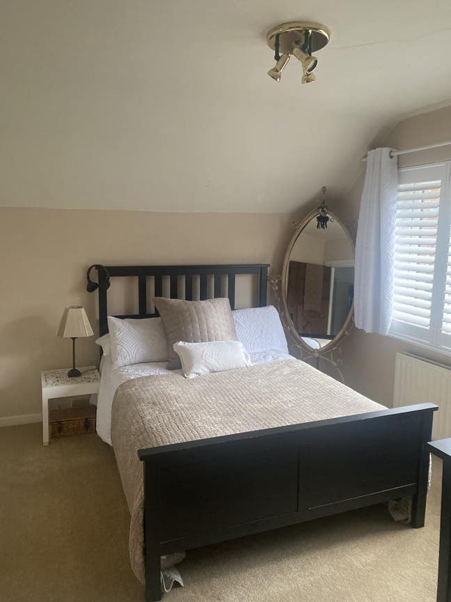 Large double bedroom in shared cottage in Sandbach Main Photo