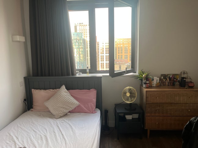 Room in Wembley Park- own washroom,Gym, concierge  Main Photo