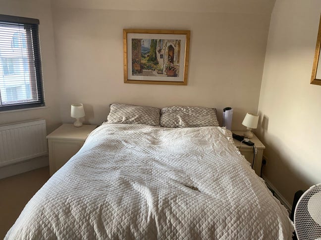 Lovley Room in Kensington Main Photo