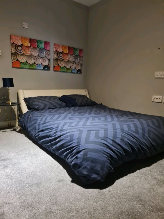 Spacious Double Room – Excellent Location Burnage Main Photo