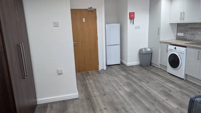Spacious 1 Bed Flat Main Photo