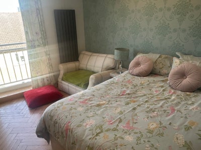 Beautiful Large En-Suite Room Main Photo