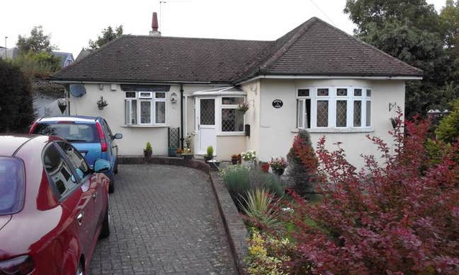 Students only let in a detached bunglow Main Photo