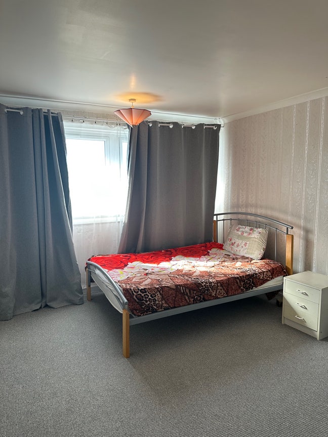 Spacious room for rent Main Photo