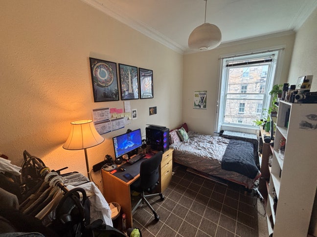 Cosy Room in Friendly Broughton  Flat  Main Photo