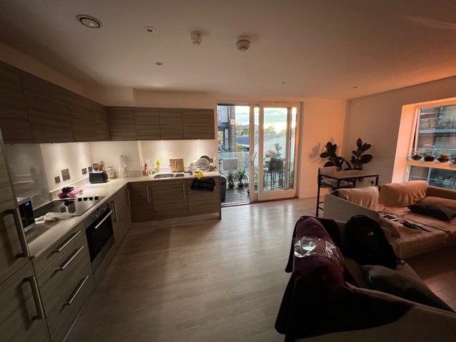 Room to rent in an amazing wide open spaced flat Main Photo