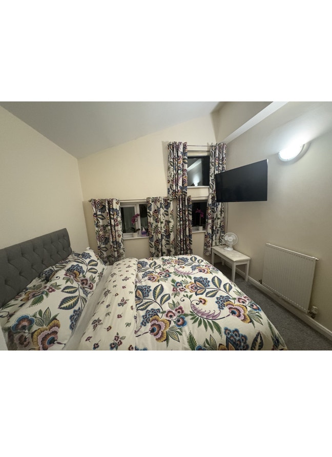 Lovely en suite double bedroom, must see it.  Main Photo