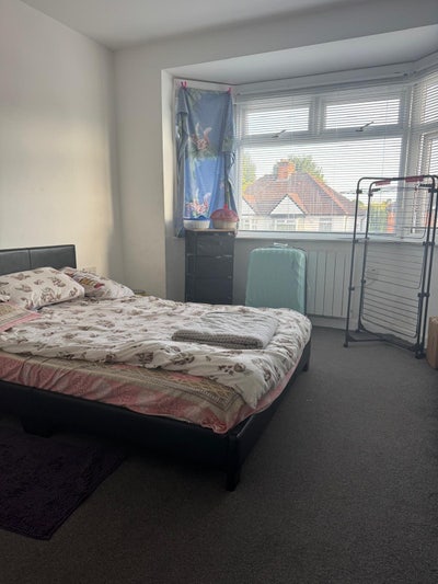 A furnished double bedroom available  Main Photo