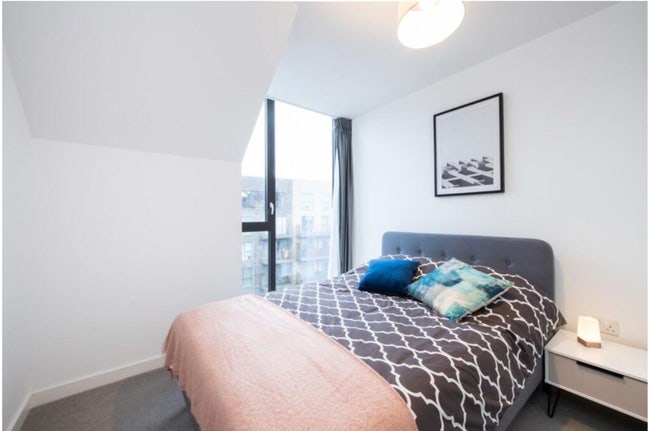 Rooms for Rent Now in Stratford - 12 Forrester Way Main Photo